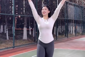 好想单打！什么时候有机会和肘子姐一起打场球